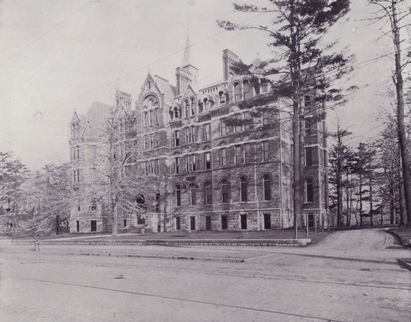 Kanada: McMaster Hall, Toronto (s/v foto) av Photographer Canadian