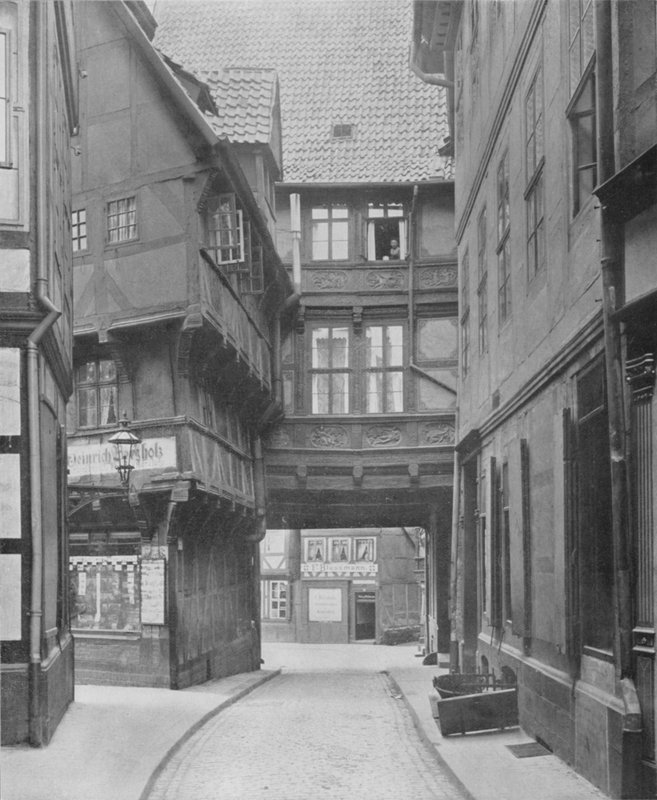 Passage till Andreasplatz (s/v foto) av Photographer German