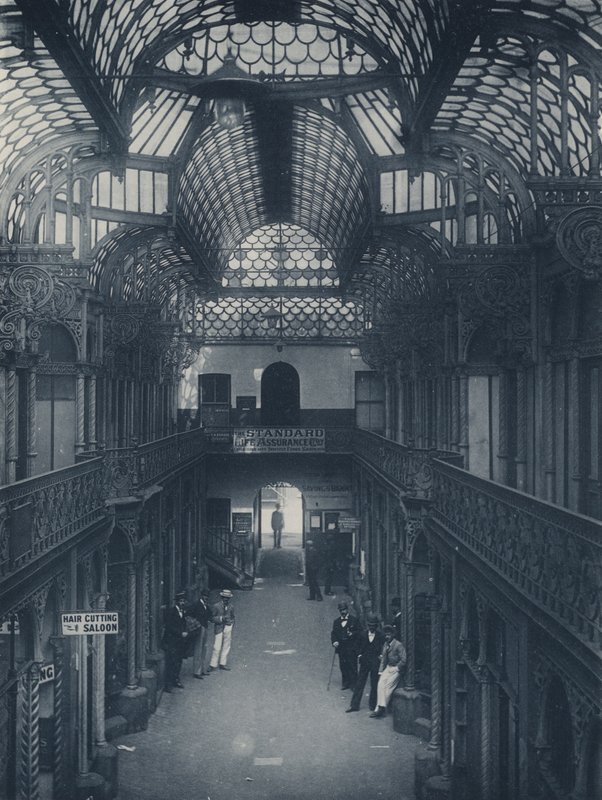 The Arcade (s/v foto) av South African Photographer
