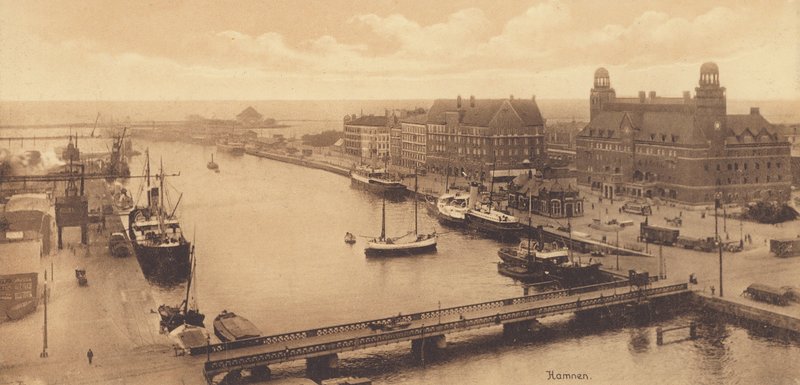 Malmo: Hamnen (b/w photo) av Swedish Photographer