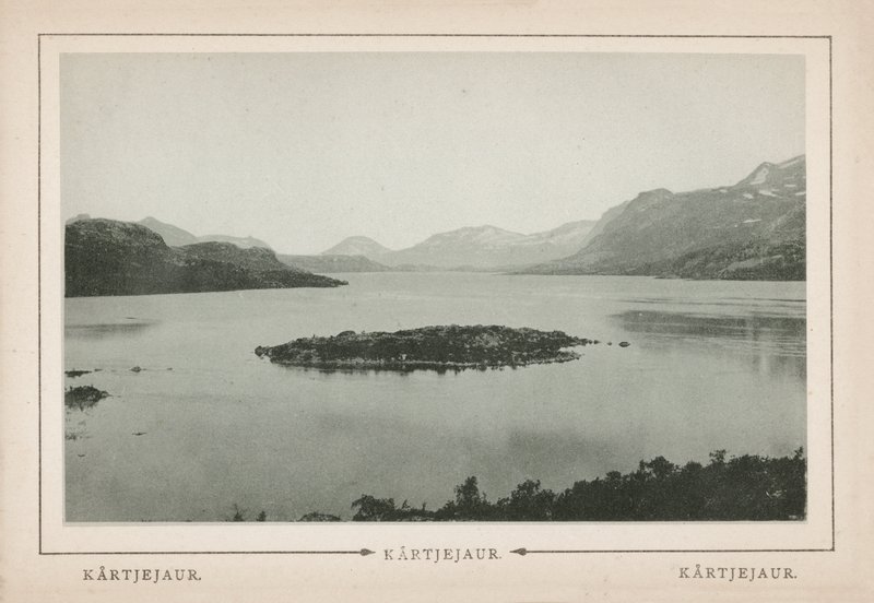 Sweden: Kartjejaur (b/w photo) av Swedish Photographer