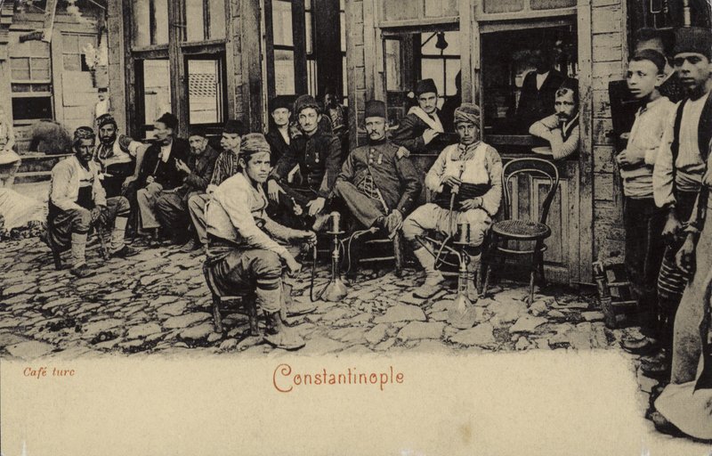 Turkiskt kaffehus, Konstantinopel, 1898 av Turkish Photographer
